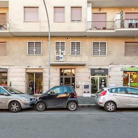 Genzano Tourist 아파트